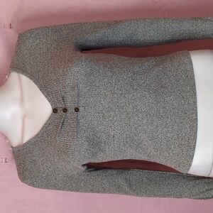 Active USA Light Gray V Neck Long Sleeve Faux Buttons Crop Top size Small